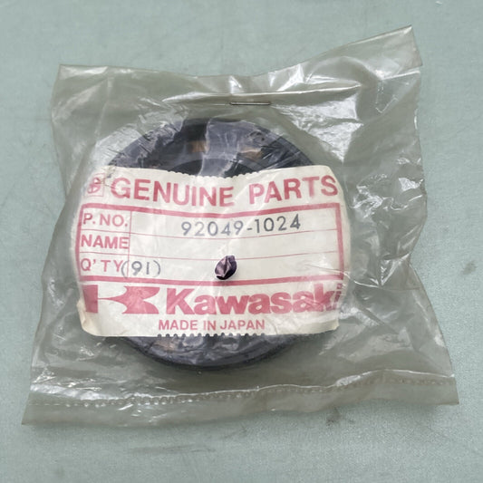 NEW GENUINE KAWASAKI 92049-1024 DRIVE SHAFT/FINAL GEARS OIL SEAL,SC35558