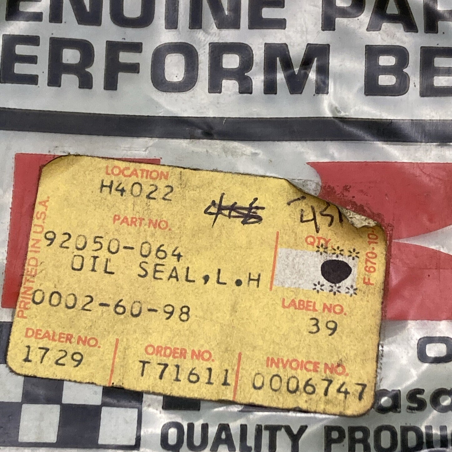 NEW GENUINE KAWASAKI 92050-064 OIL SEAL,L.H CRANKSHAFT