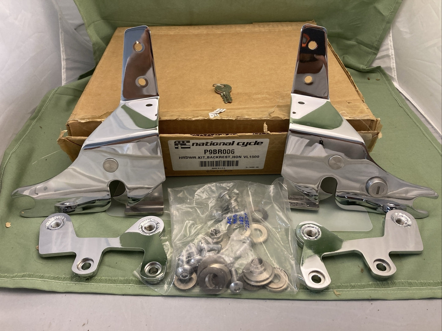 NEW GENUINE NATIONAL CYCLE PALADIN P9BR006 HONDA VL1500 BACKREST HARDWARE KIT