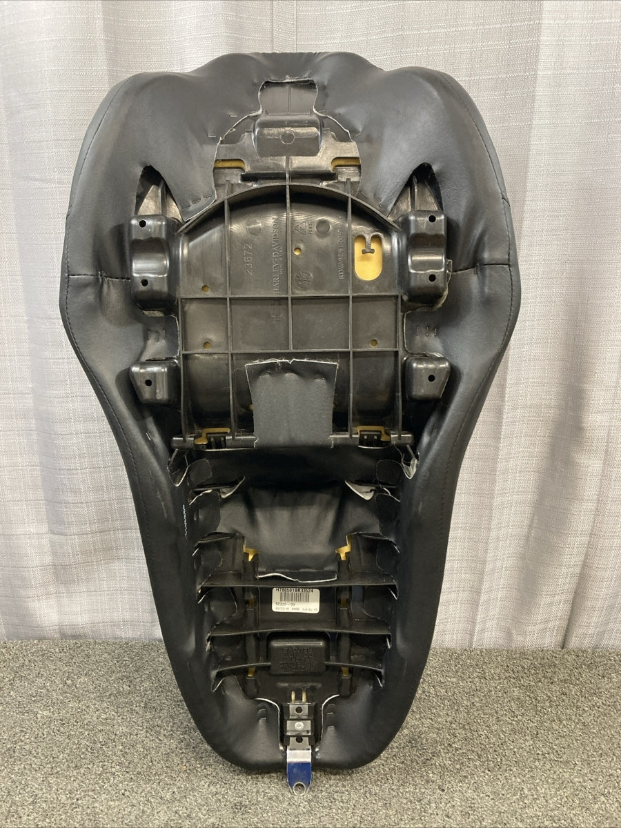 NEW GENUINE HARLEY DAVIDSON 52320-09 SEAT Touring Models 08- Up