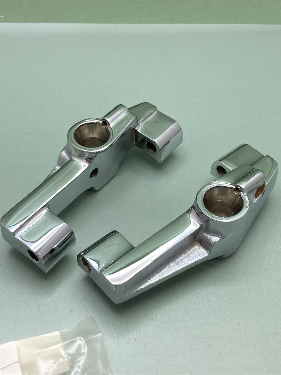 NEW Kuryakyn 607907 UNIVERSAL REAR FLOORBOARD ADAPTER WITH HARDWARE