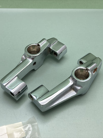 NEW Kuryakyn 607907 UNIVERSAL REAR FLOORBOARD ADAPTER WITH HARDWARE