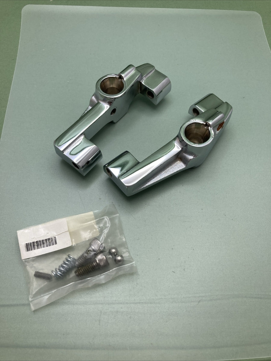 NEW Kuryakyn 607907 UNIVERSAL REAR FLOORBOARD ADAPTER WITH HARDWARE