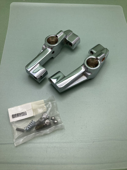 NEW Kuryakyn 607907 UNIVERSAL REAR FLOORBOARD ADAPTER WITH HARDWARE