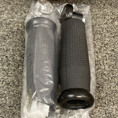 NEW KURYAKYN 5951 Satin Black Thresher Grips for 7/8" OR 1" Handlebars