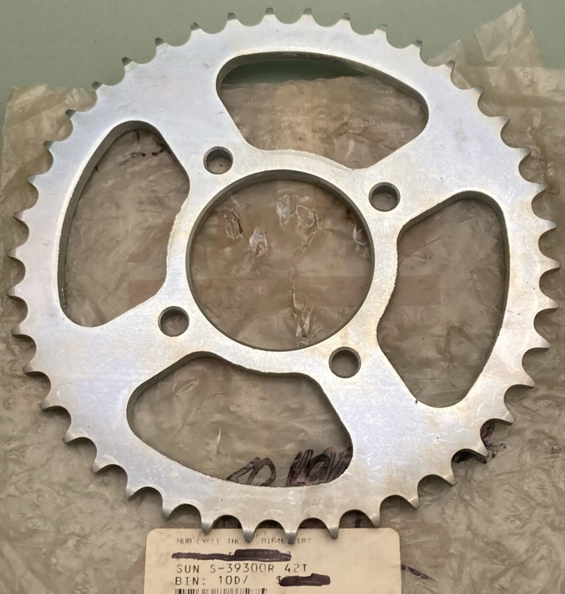 NEW GENUINE SUNSTAR S-39300R 42 TOOTH SPROCKET