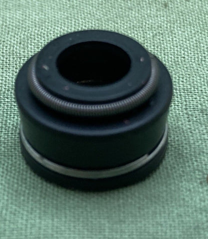 NEW GENUINE HONDA 12209-429-005 VALVE STEM SEAL