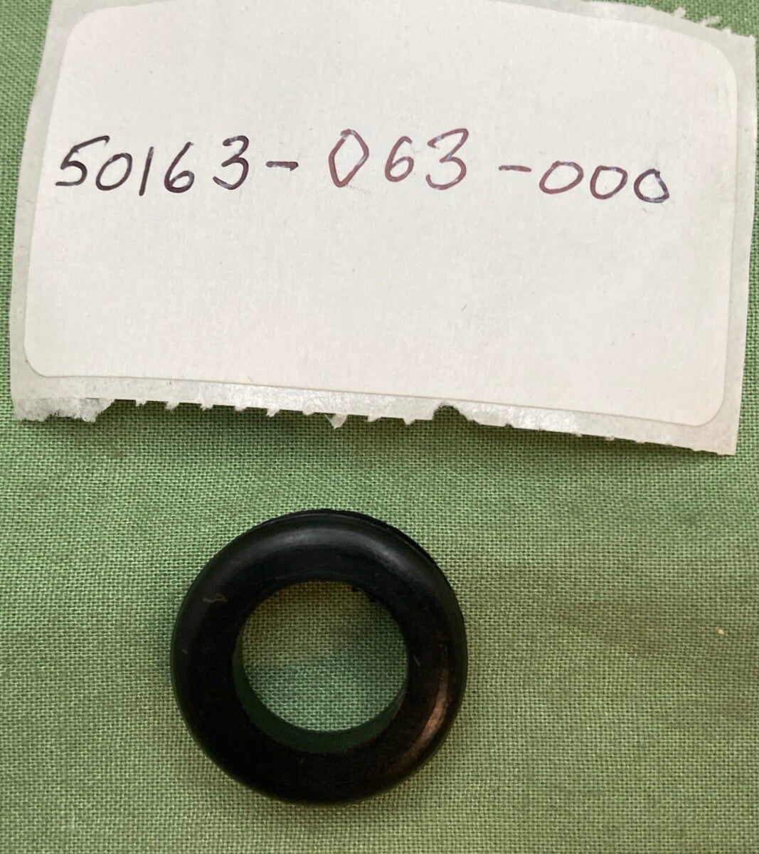 QTY 3 NEW REPLACES HONDA 50163-063-000 FEED TUBE GROMMET