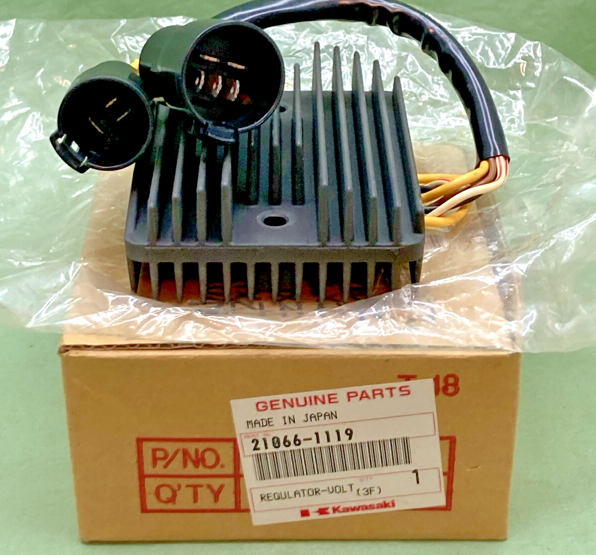 NEW GENUINE KAWASAKI 21066-1119 VOLTAGE REGULATOR 00-03 NINJA