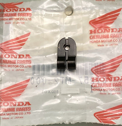 NEW GENUINE HONDA 81257-MT2-000 LID STOPPER SADDLEBAG HOLE SEAL