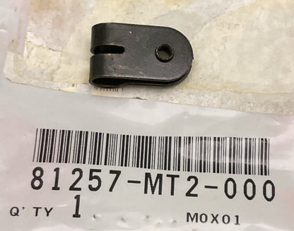 NEW GENUINE HONDA 81257-MT2-000 LID STOPPER SADDLEBAG HOLE SEAL