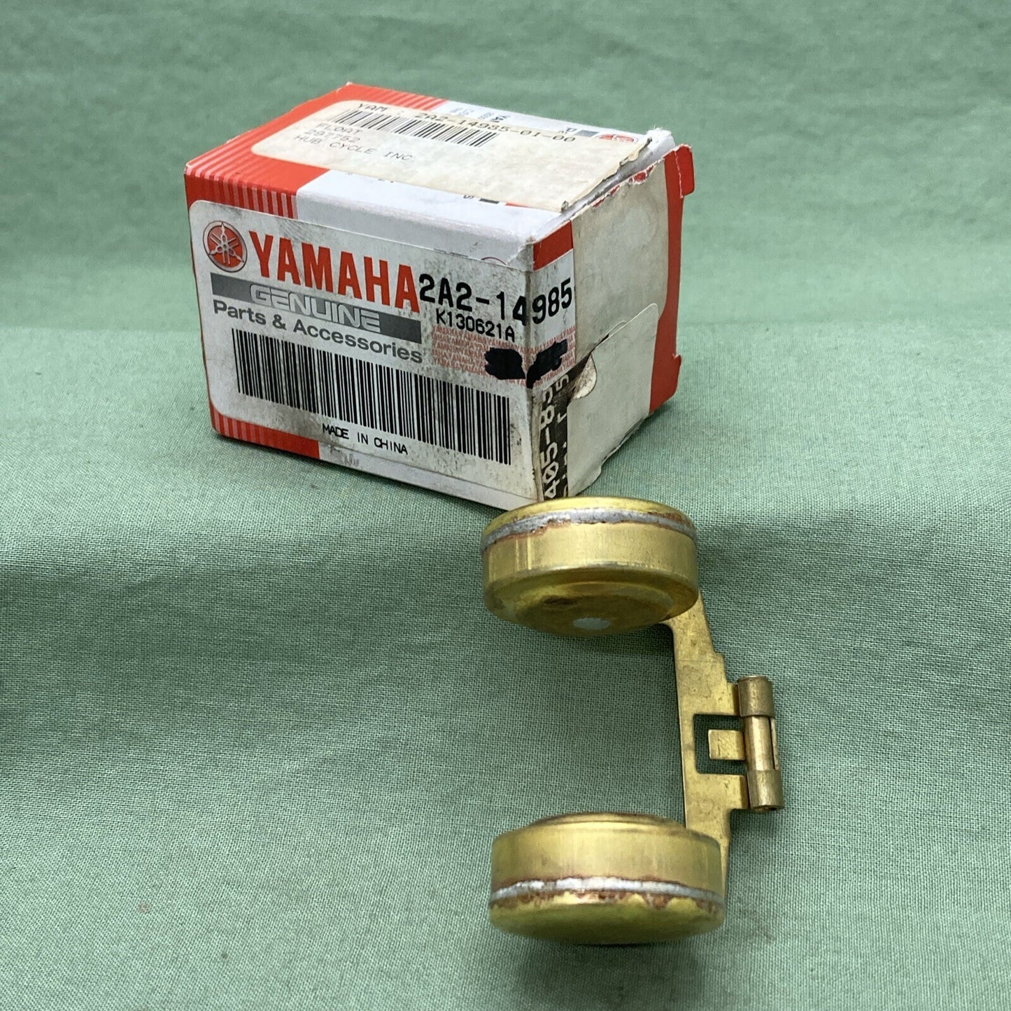 NEW GENUINE YAMAHA 2A2-14985-01 CARBURETOR Float