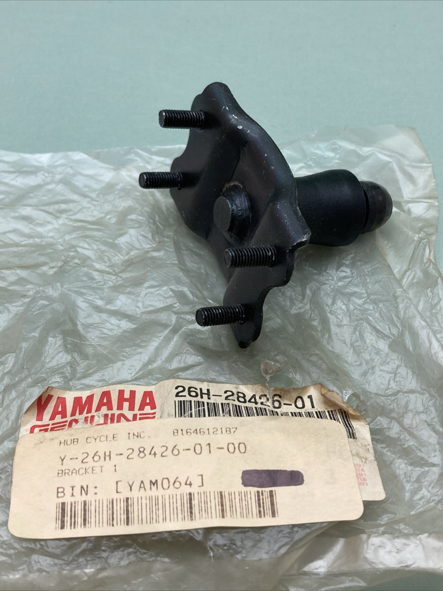 NEW GENUINE YAMAHA 26H-28426-01 BRACKET