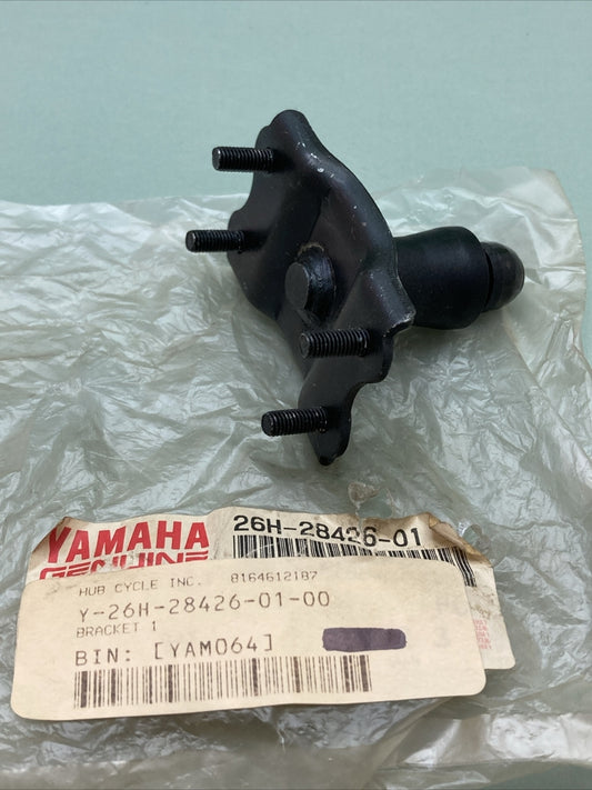 NEW GENUINE YAMAHA 26H-28426-01 BRACKET