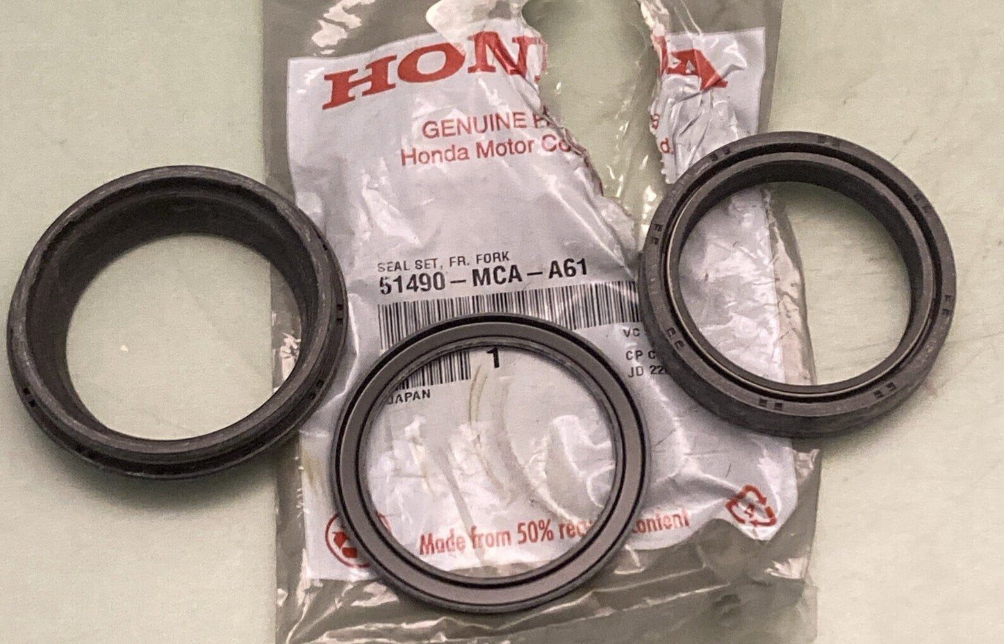 NEW GENUINE HONDA 51490-MCA-A61 FRONT FORK SEAL SET