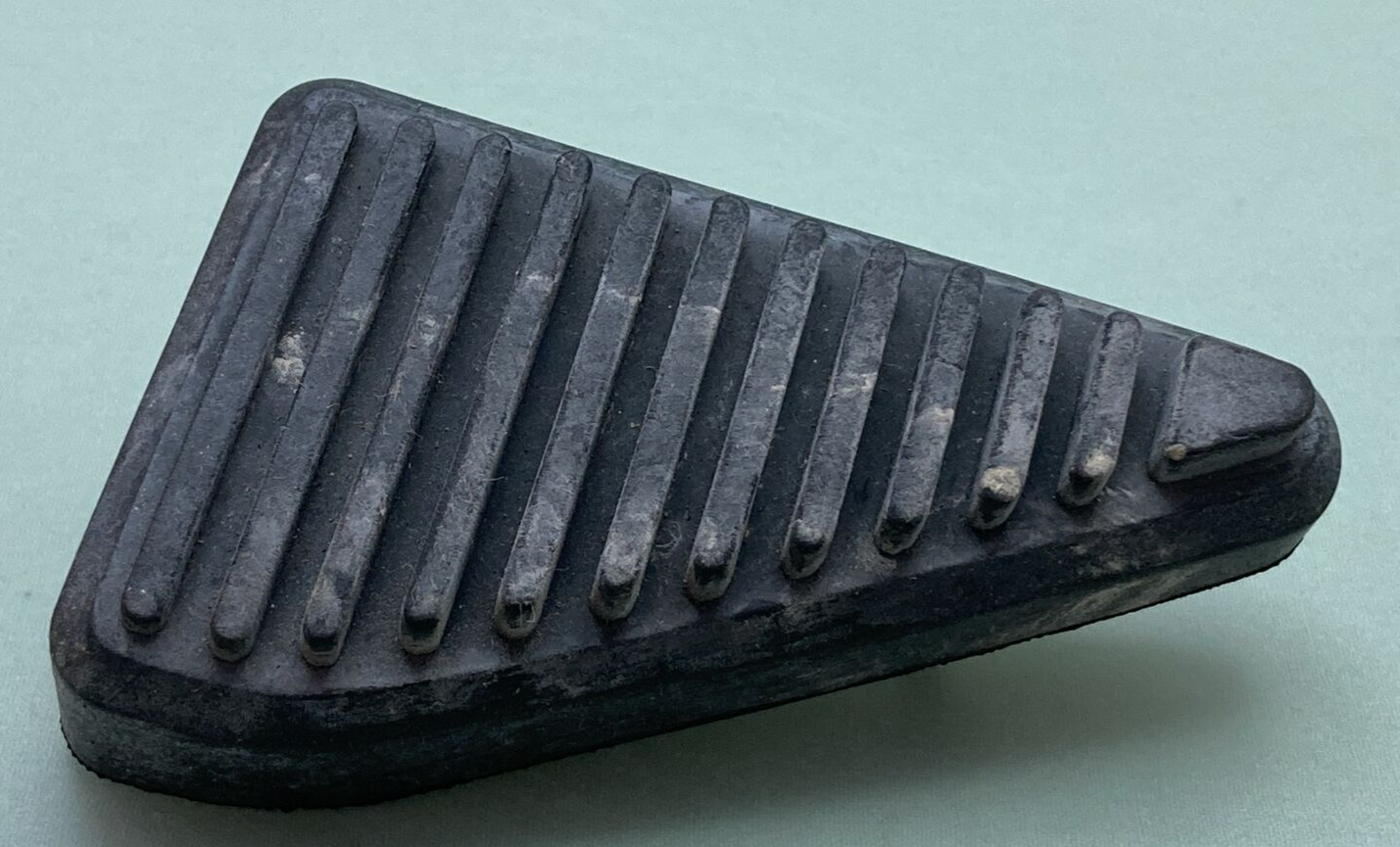 NEW GENUINE YAMAHA 1NL-27413-00 COVER, FOOTREST