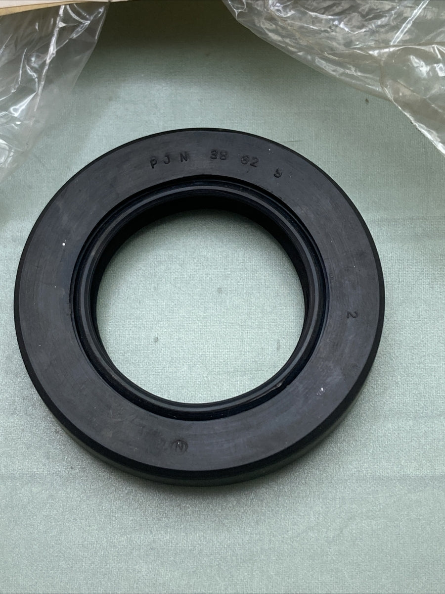 NEW KAWASAKI 92050-076 OIL SEAL