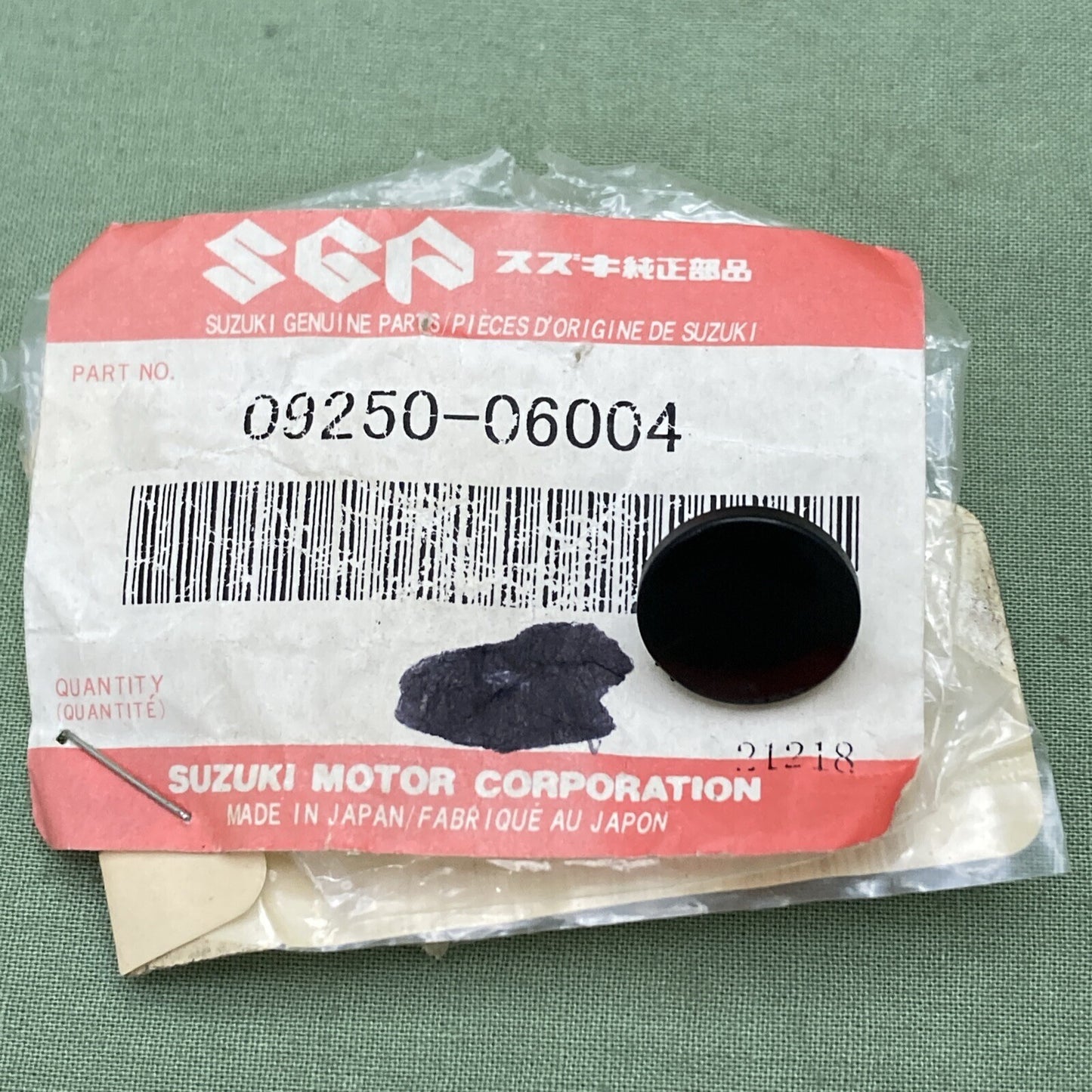 QTY 2 NEW GENUINE SUZUKI 09250-06004 STEERING STEM CAP