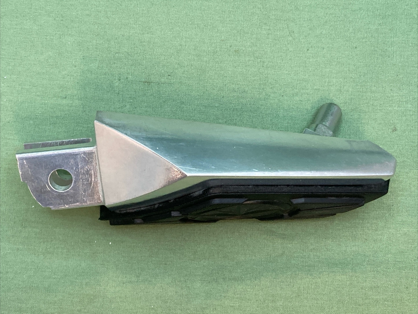 YAMAHA 5C7-27420-00 FRONT FOOTREST LEFT Raider 08-17