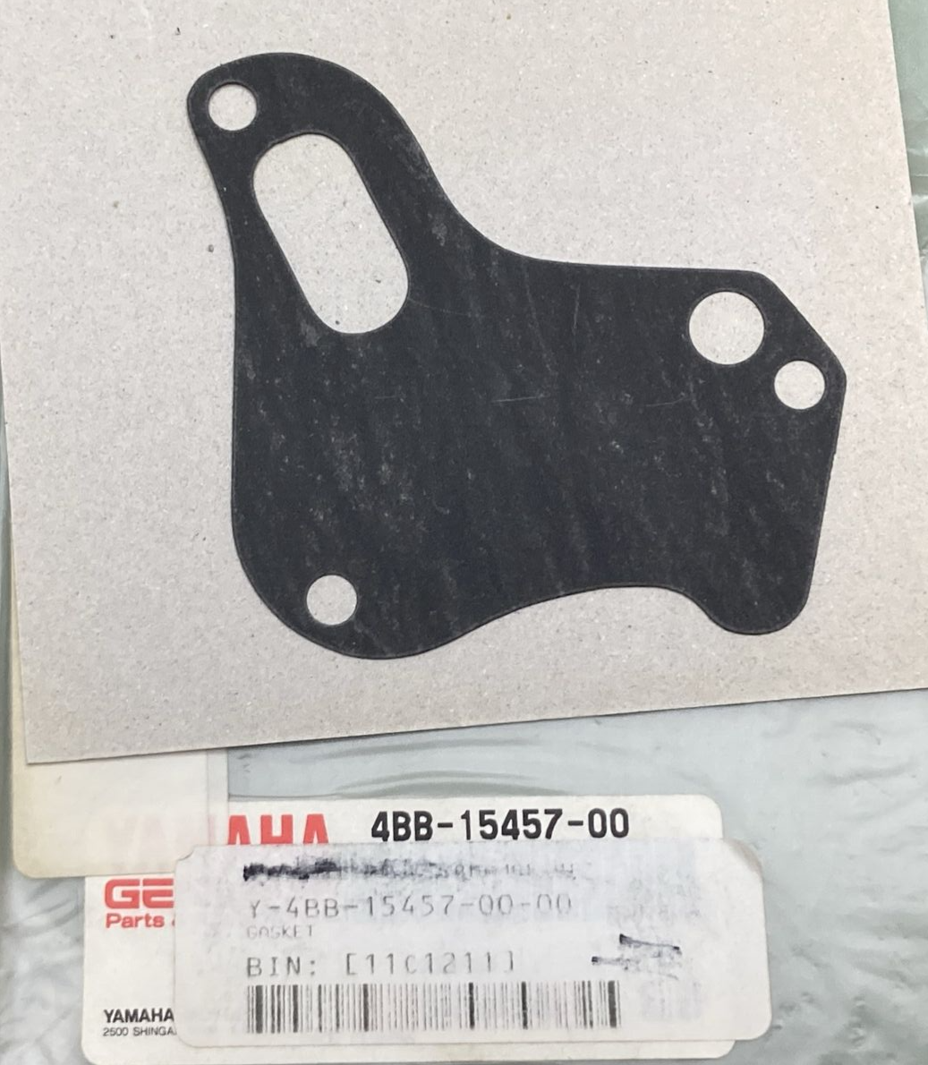 NEW GENUINE YAMAHA 4BB-15457-00 GASKET, CRANKCASE COVER  MAXIM 85-86