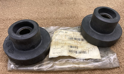 QTY 2 NEW GENUINE PACCAR 05-16919-2 FRONT RUBBER ENGINE MOUNT