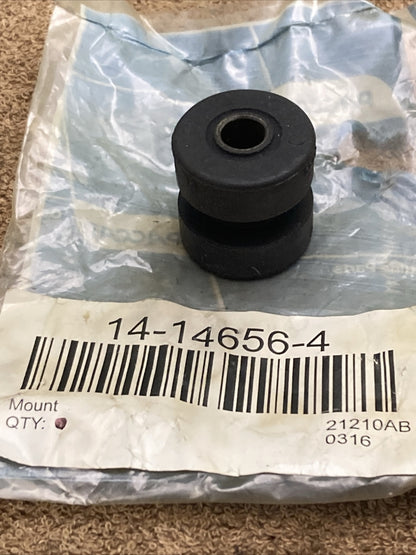 NEW GENUINE PACCAR 14-14656-4 EXHAUST CAB MOUNT