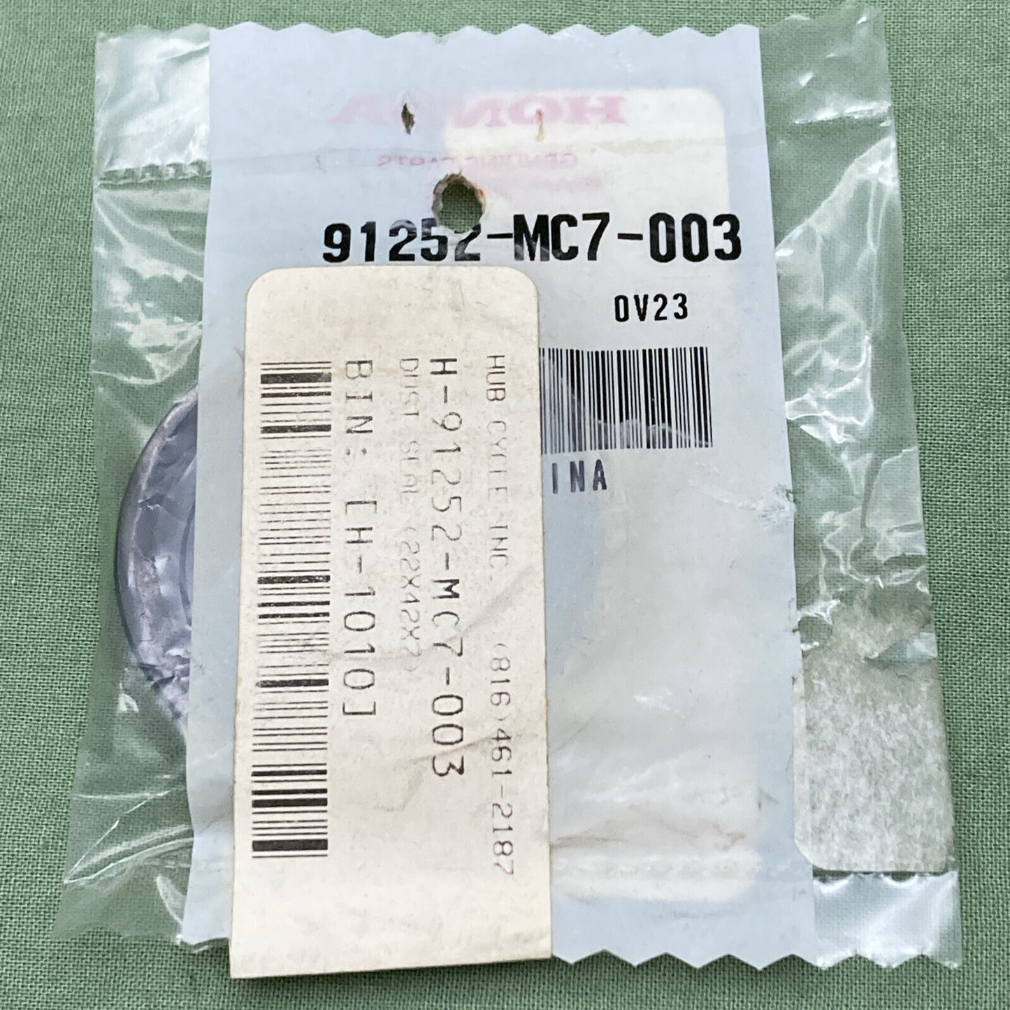 NEW GENUINE HONDA 91252-MC7-003 FRONT WHEEL Dust Seal (22X42X7)