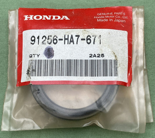NEW GENUINE HONDA 91256-HA7-671 KNUCKLE Dust Seal (40X52X7)