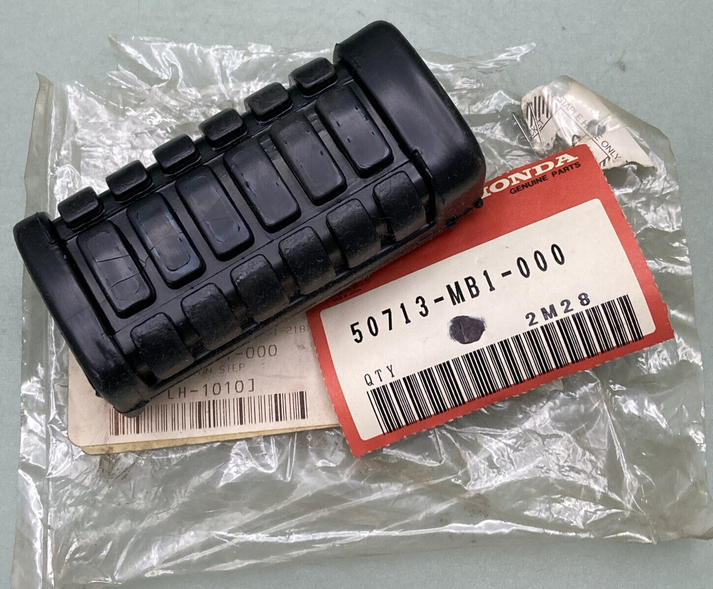 NEW GENUINE HONDA 50713-MB1-000 FOOTPEGS Rubber, Pillion Step