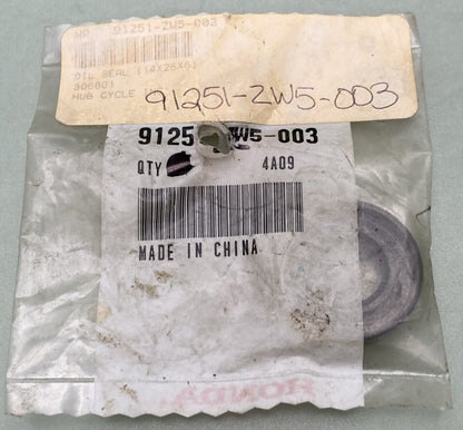 NEW GENUINE HONDA 91251-ZW5-003 REAR COVER Oil Seal (14X26X6)