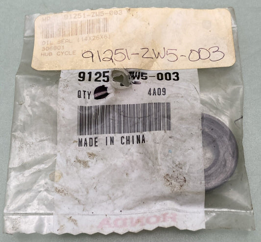 NEW GENUINE HONDA 91251-ZW5-003 REAR COVER Oil Seal (14X26X6)