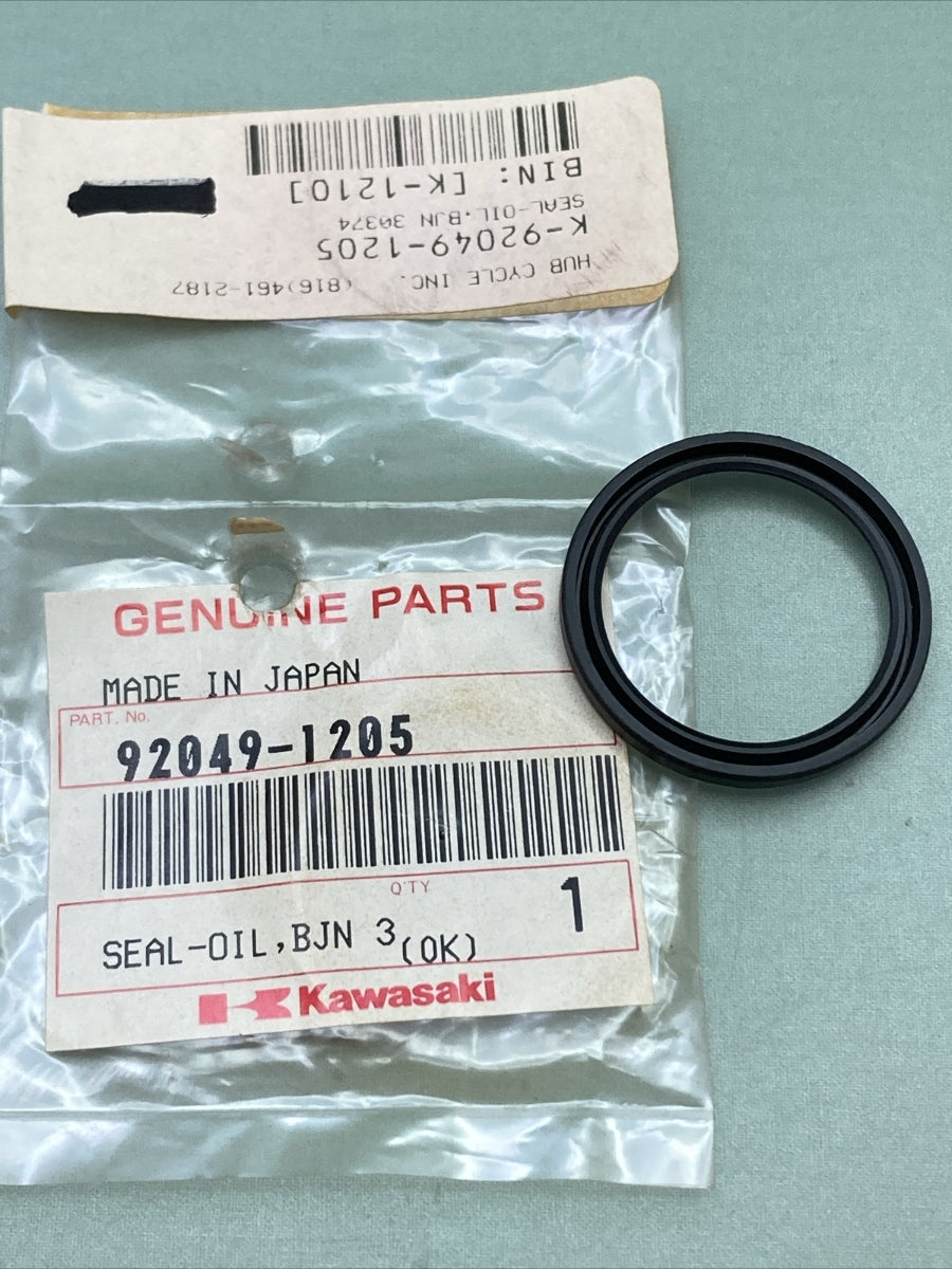 NEW GENUINE KAWASAKI 92049-1205 OIL SEAL