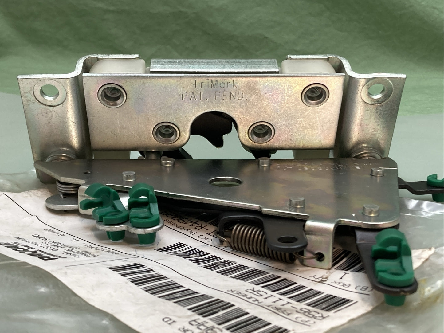 NEW GENUINE PACCAR R56-1115R RH DOOR LATCH W/ BYPASS