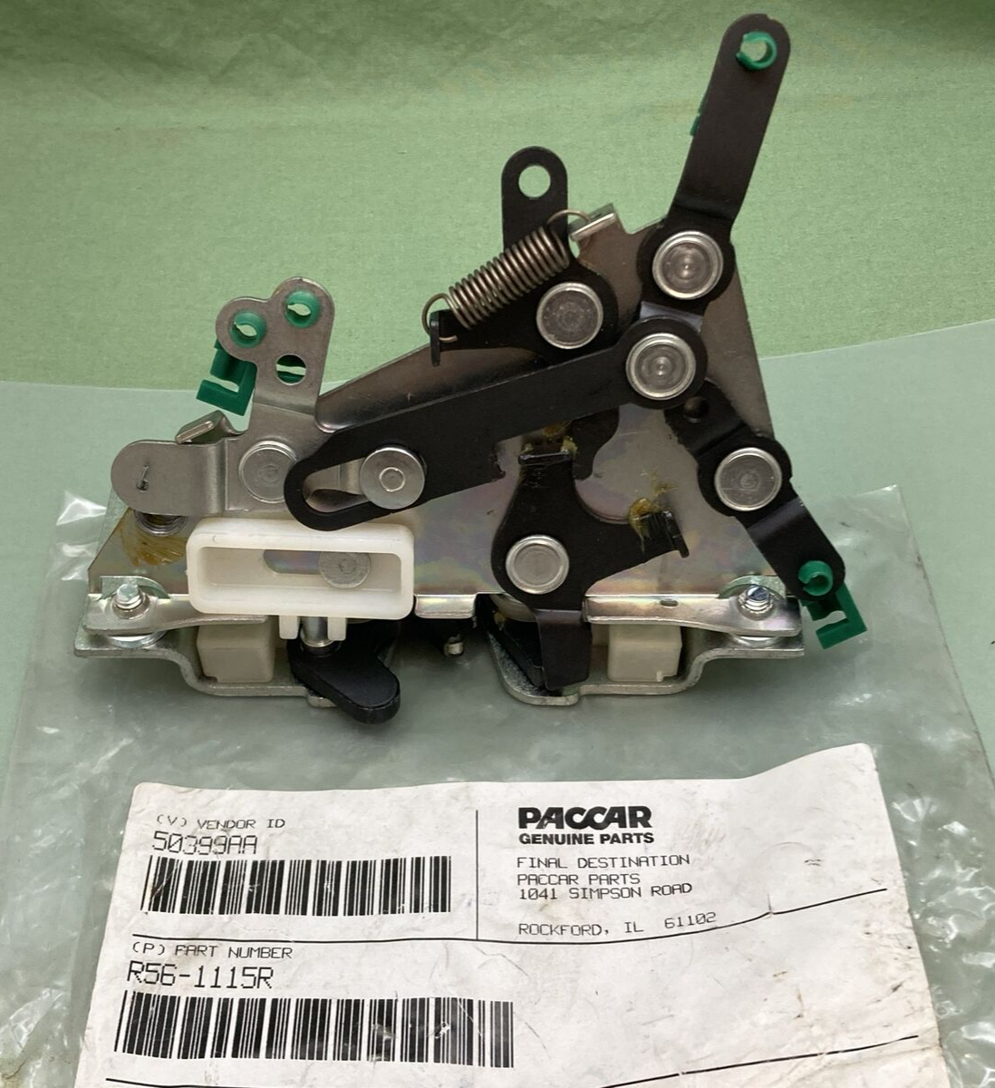 NEW GENUINE PACCAR R56-1115R RH DOOR LATCH W/ BYPASS