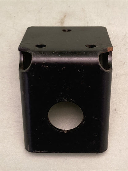 NEW REPLACES PETERBILT 13-05101 Hood Locating Pin Bracket