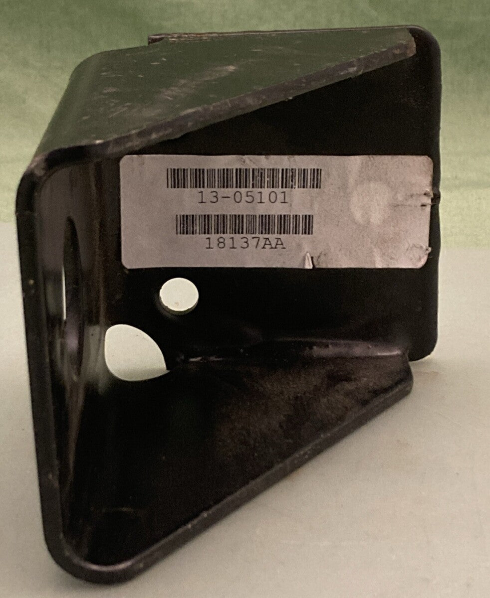 NEW REPLACES PETERBILT 13-05101 Hood Locating Pin Bracket
