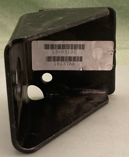 NEW REPLACES PETERBILT 13-05101 Hood Locating Pin Bracket