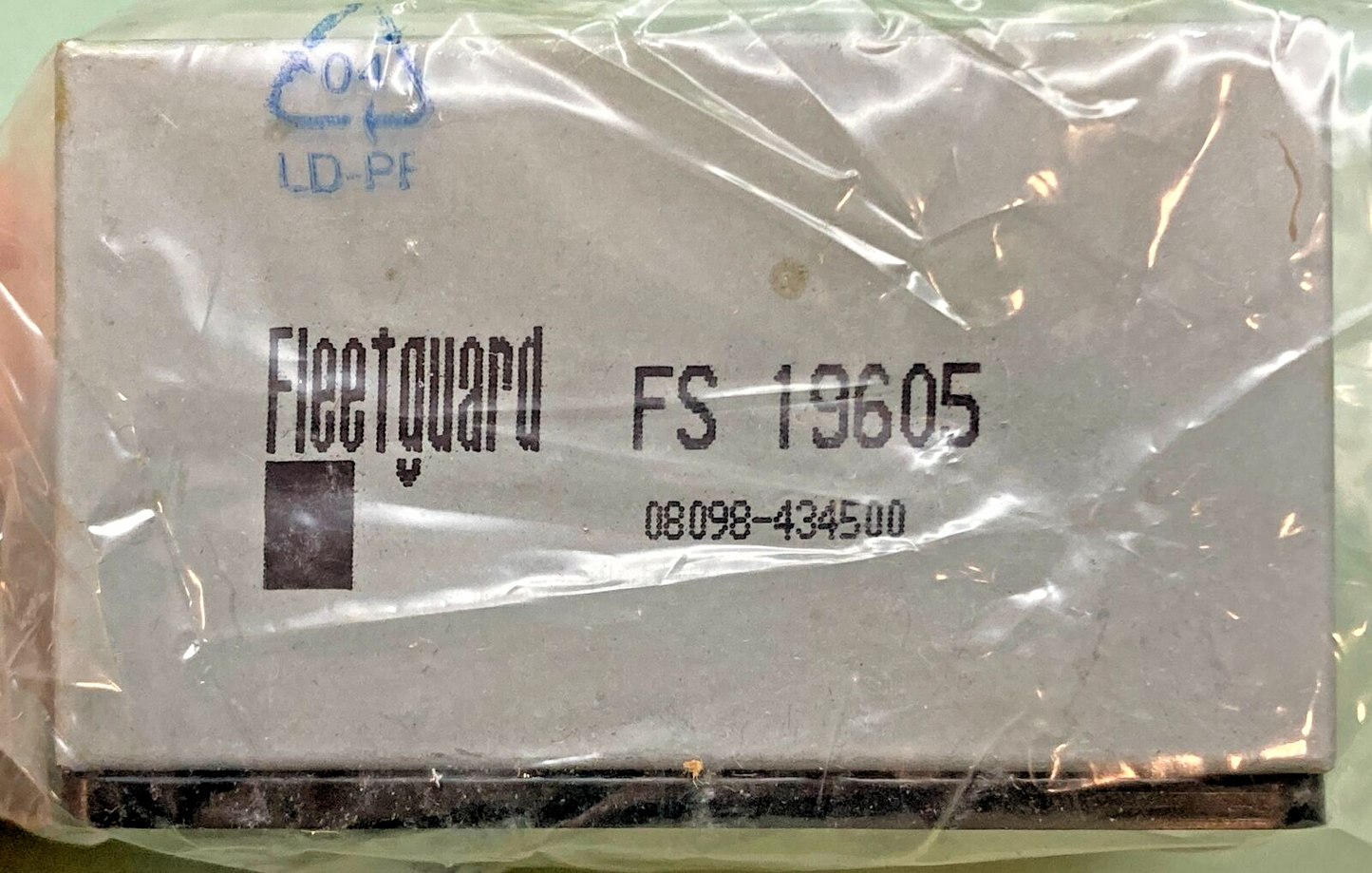 NEW GENUINE FLEETGUARD FS19605 Fuel Water Separator 2.13 in. Height
