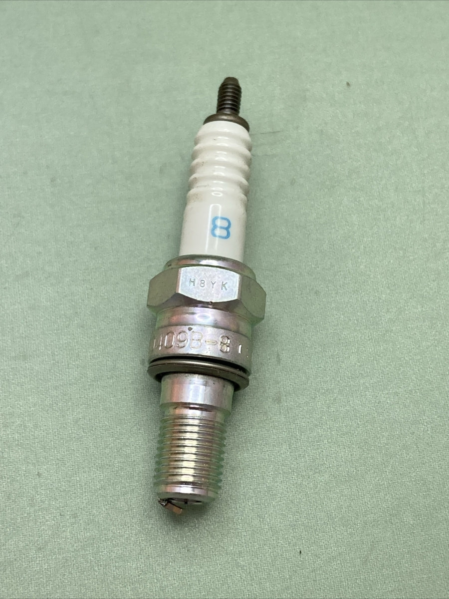 NEW NGK R0409B-8 SPARK PLUG 7791