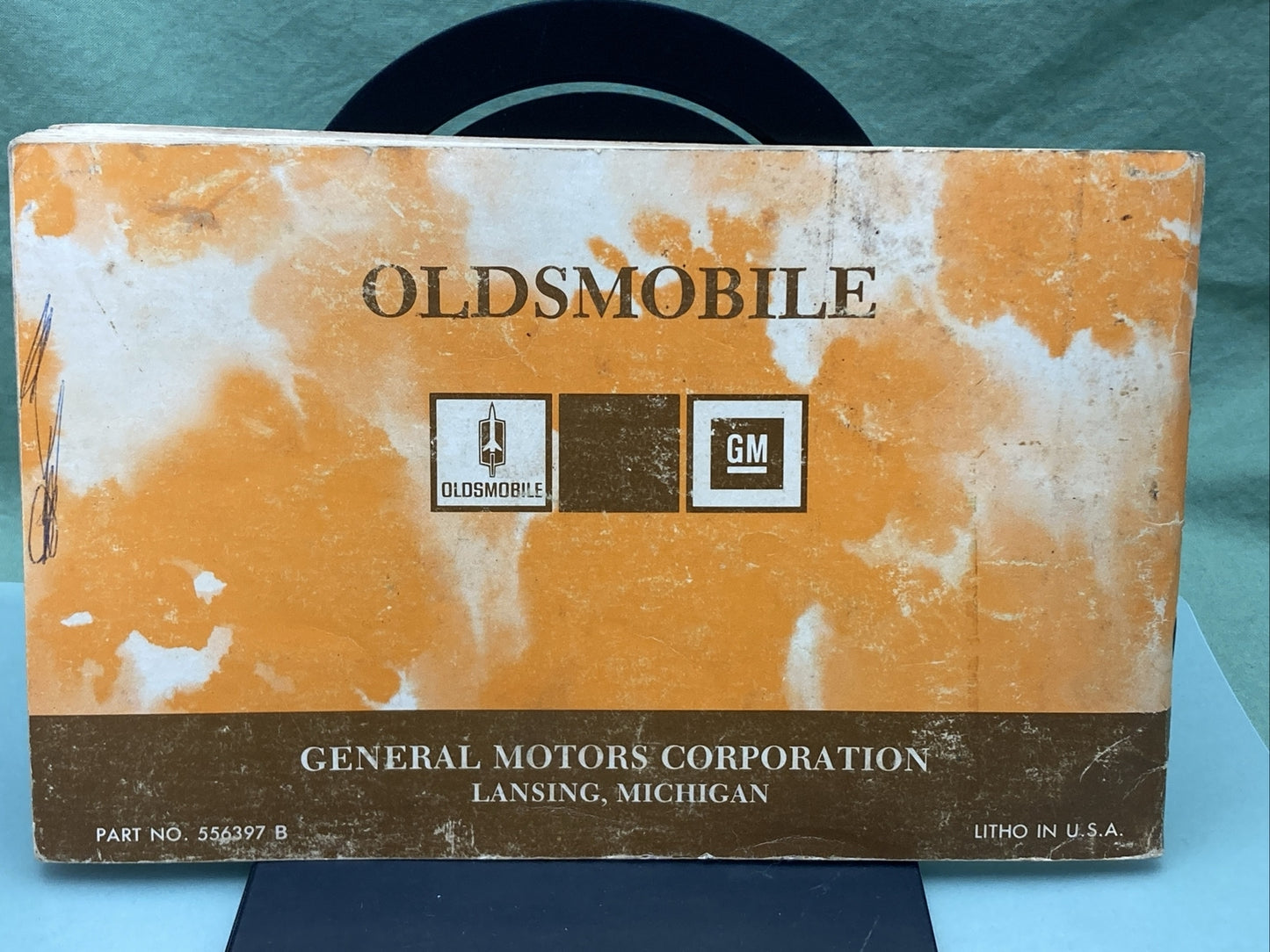 OLDSMOBILE 556397 OWNER'S MANUAL DELTA 88- CUSTOM CRUSIER- 98 SERIES, 1977