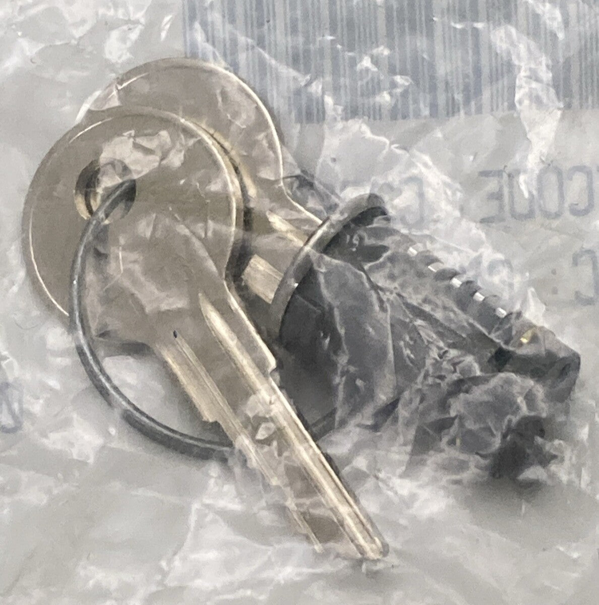 NEW REPLACES PETERBILT 608043SPL  CYLINDER-LOCK W/KEY SPECIFIC