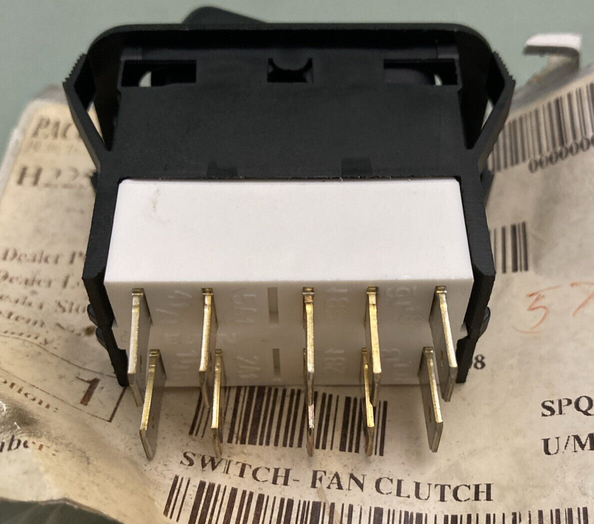 NEW GENUINE PACCAR 16-074187C8EEF2H11 ENGINE FAN SWITCH
