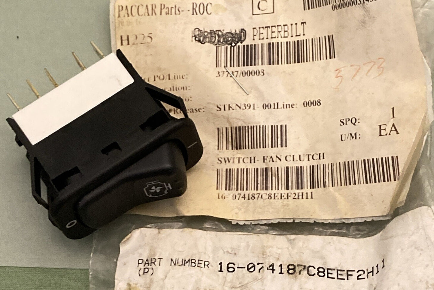 NEW GENUINE PACCAR 16-074187C8EEF2H11 ENGINE FAN SWITCH