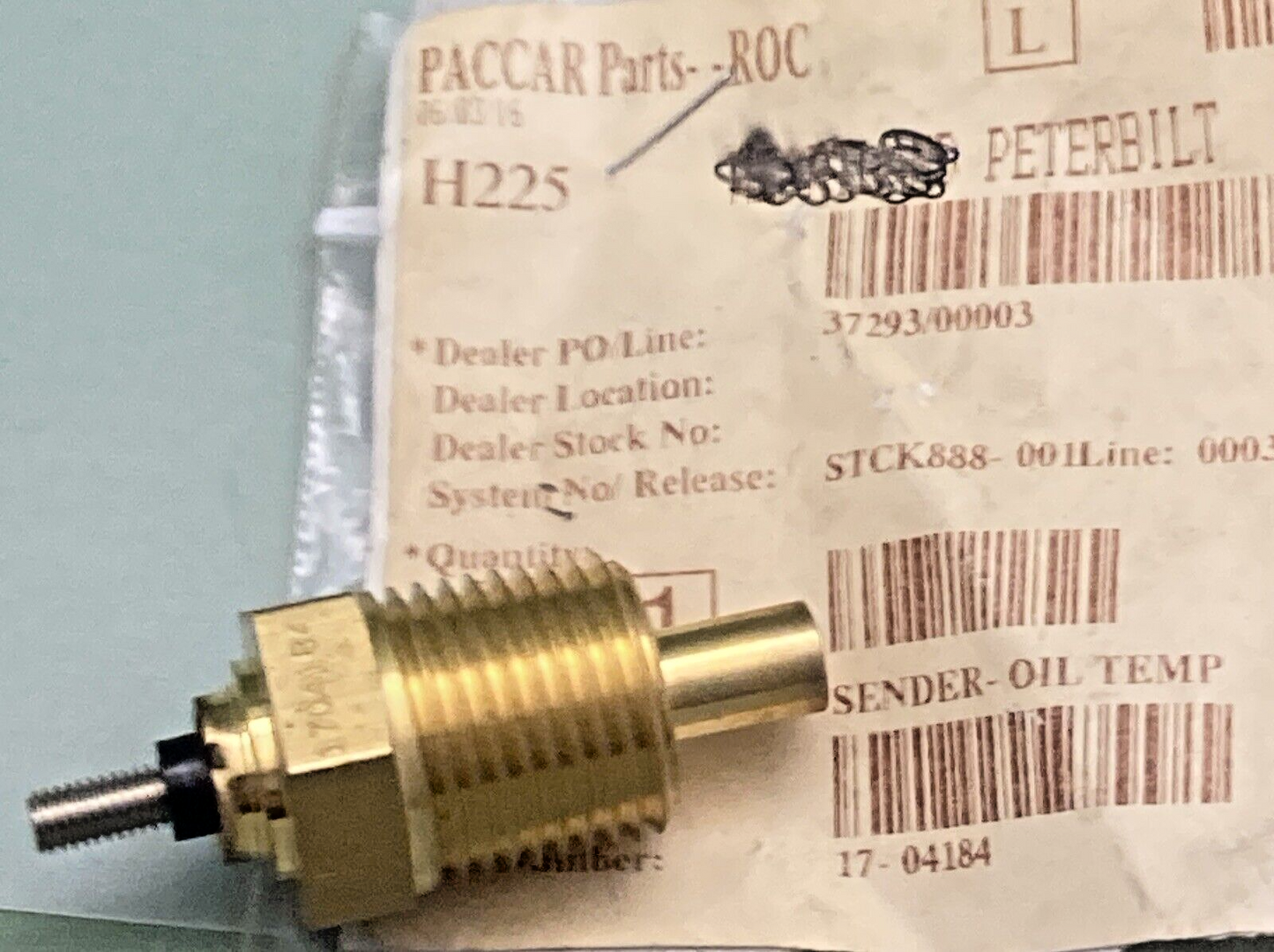 NEW GENUINE PACCAR 17-04184 PETERBILT OIL TEMP SENDER