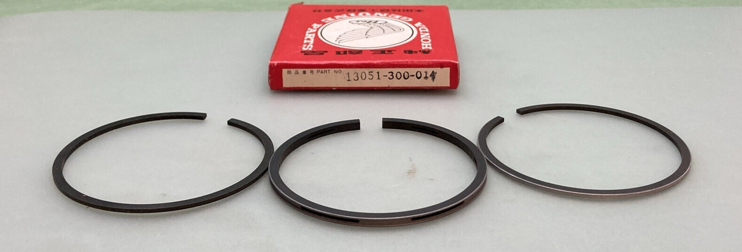 NEW GENUINE HONDA 13051-300-014 RING SET PISTON *Y