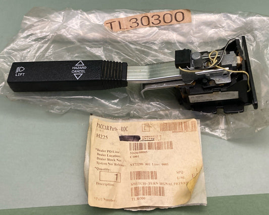 NEW GENUINE PACCAR TL30300 PETERBILT TURN SIGNAL SWITCH
