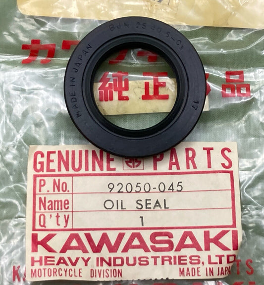 NEW GENUINE KAWASAKI 92050-045 OIL SEAL-COUPLING