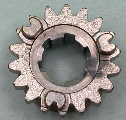 NEW GENUINE KAWASAKI 13135-009 4TH GEAR-OUTPUT 18 T