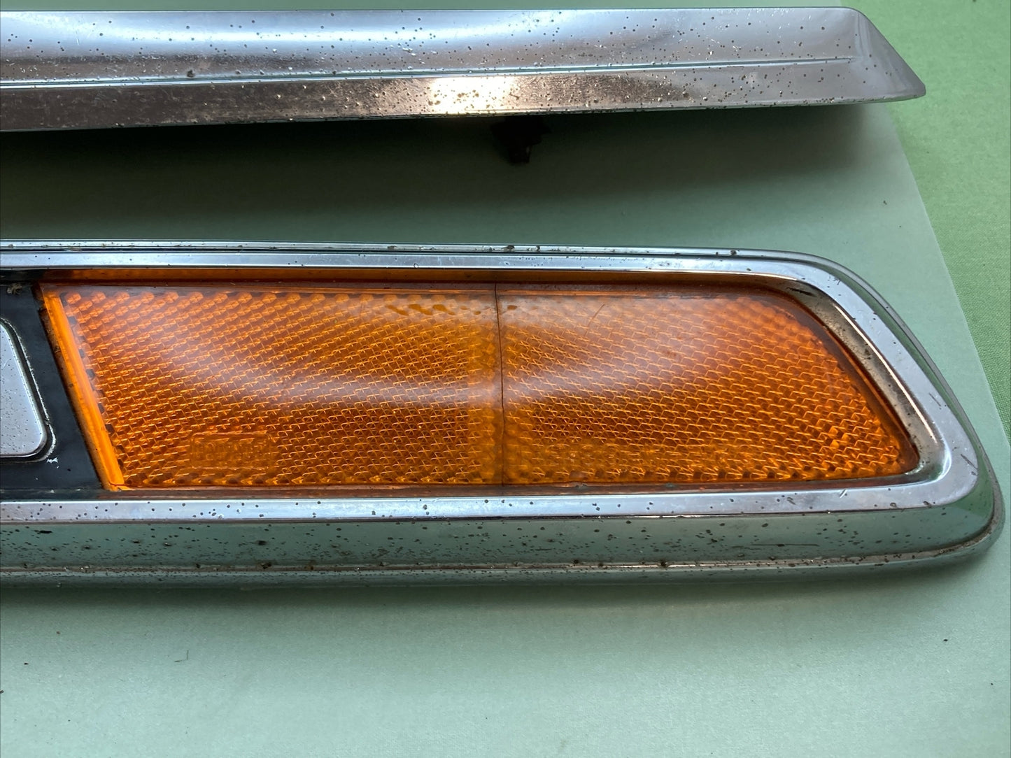 FORD F100 LH C8TB-16721-A / RH C8TB-16720-A HOODSIDE EMBLEMS 67-72