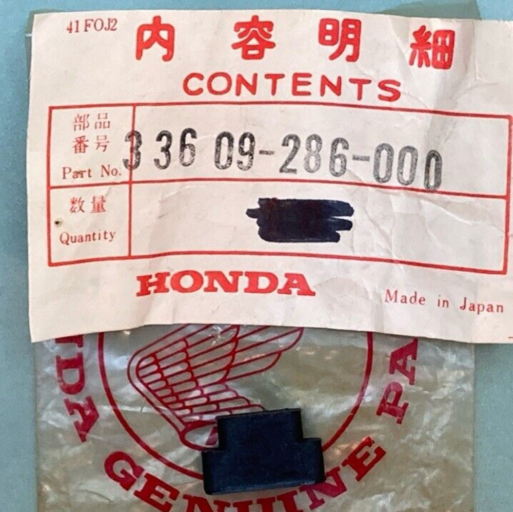 NEW GENUINE HONDA 33609-286-000 RUBBER, RR. TURN SIGNAL SETTING